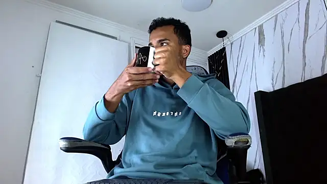 Snapshot of aston_xvera chatting on October 18, 2025, 3:31 am aston xvera online show from October 18, 2025, 3:31 am