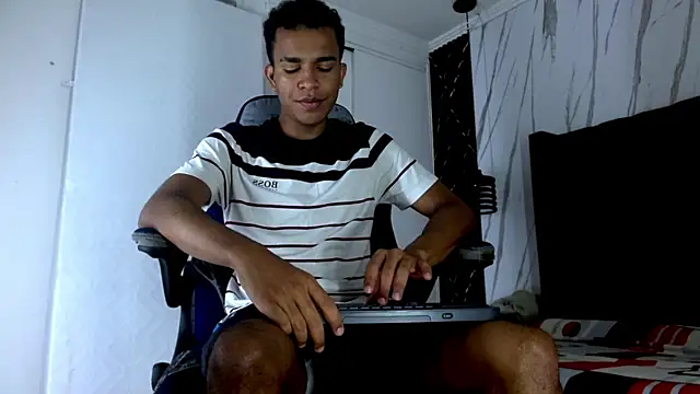 Snapshot of aston_xvera chatting on October 23, 2025, 3:28 am aston xvera online show from October 23, 2025, 3:28 am