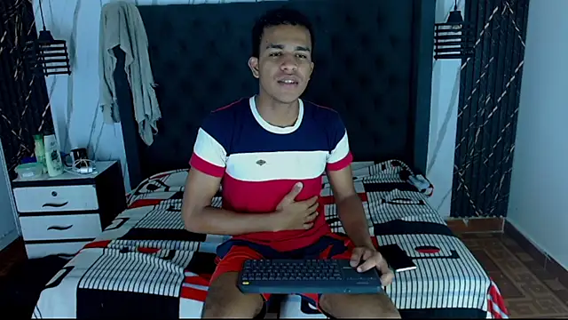 Snapshot of aston_xvera chatting on October 26, 2025, 3:45 am aston xvera online show from October 26, 2025, 3:45 am