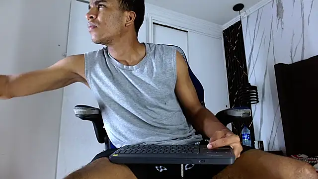 Snapshot of aston_xvera chatting on October 28, 2025, 3:21 am aston xvera online show from October 28, 2025, 3:21 am