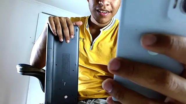 Snapshot of aston_xvera chatting on October 30, 2025, 3:30 am aston xvera online show from October 30, 2025, 3:30 am