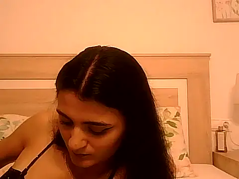 Ella0105 online show from September 8, 2025, 5:01 pm