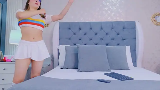 ZoeWilliis online show from June 20, 2026, 1:03 pm