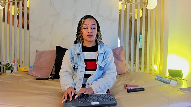 Snapshot of Melaniegh_ chatting on September 9, 2025, 11:10 am Melaniegh online show from September 9, 2025, 11:10 am
