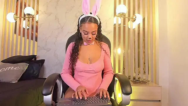 Snapshot of Melaniegh_ chatting on October 17, 2025, 11:24 am Melaniegh online show from October 17, 2025, 11:24 am