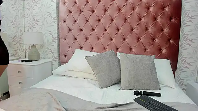 cherry canndy  online show from October 31, 2025, 11:55 am