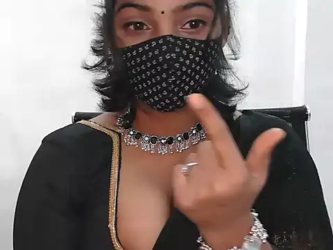 Hott Noor online show from November 7, 2025, 9:26 pm