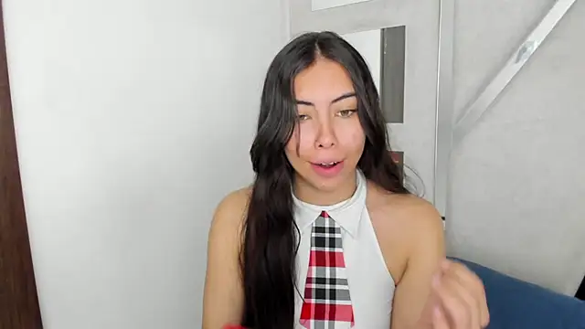 Alana Hott  online show from November 4, 2025, 4:44 am