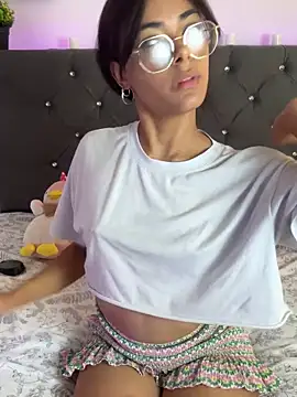 Im Lyan online show from October 9, 2025, 5:11 pm