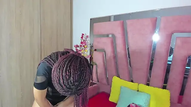 Snapshot of MaraKarly chatting on October 9, 2025, 7:45 pm MaraKarly online show from October 9, 2025, 7:45 pm