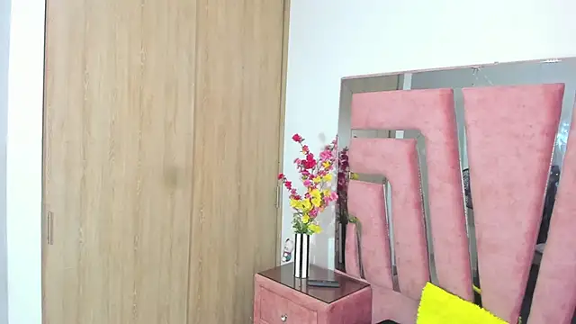 Snapshot of MaraKarly chatting on October 17, 2025, 7:38 pm MaraKarly online show from October 17, 2025, 7:38 pm