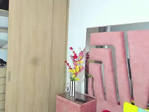 Snapshot of MaraKarly chatting on October 20, 2025, 7:36 pm MaraKarly online show from October 20, 2025, 7:36 pm