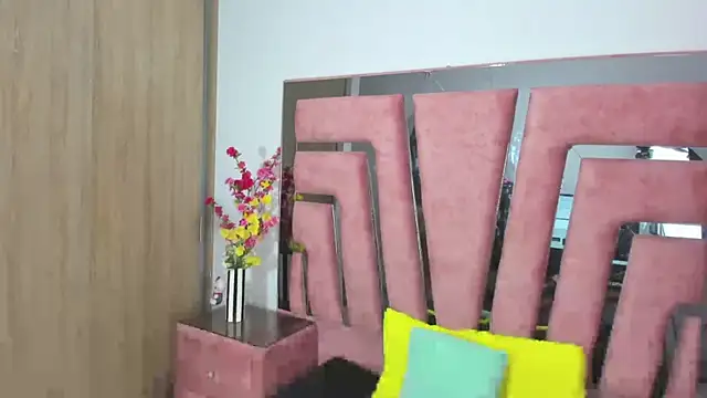 Snapshot of MaraKarly chatting on October 22, 2025, 12:05 pm MaraKarly online show from October 22, 2025, 12:05 pm