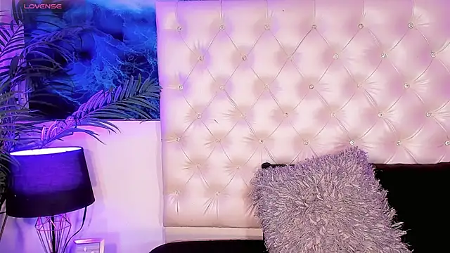 Snapshot of Valeria_Swett_ chatting on June 27, 2026, 12:04 am Valeria Swett online show from June 27, 2026, 12:04 am