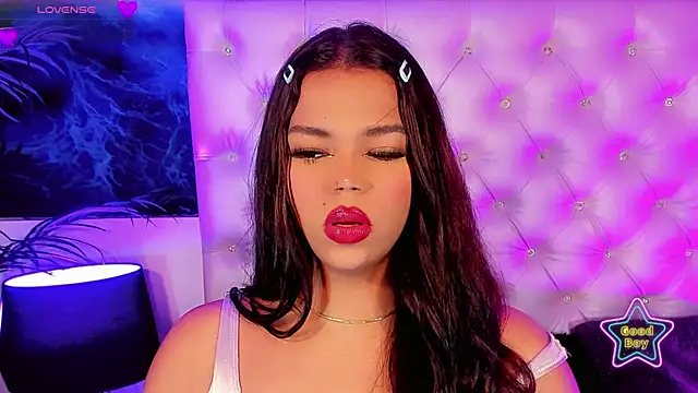 Snapshot of Valeria_Swett_ chatting on July 7, 2026, 8:57 pm Valeria Swett online show from July 7, 2026, 8:57 pm