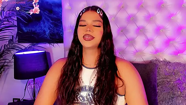 Snapshot of Valeria_Swett_ chatting on July 11, 2026, 8:44 pm Valeria Swett online show from July 11, 2026, 8:44 pm