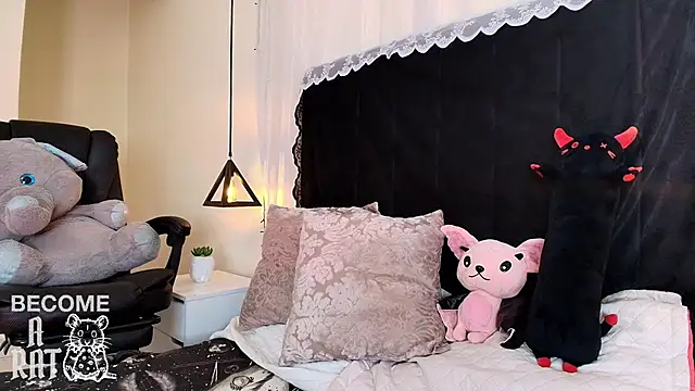 IvyBelle  online show from May 11, 2026, 2:56 pm