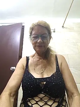 Snapshot of MaryLunne chatting on September 30, 2025, 11:54 pm MaryLunne online show from September 30, 2025, 11:54 pm