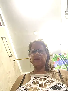 Snapshot of MaryLunne chatting on October 2, 2025, 11:06 am MaryLunne online show from October 2, 2025, 11:06 am