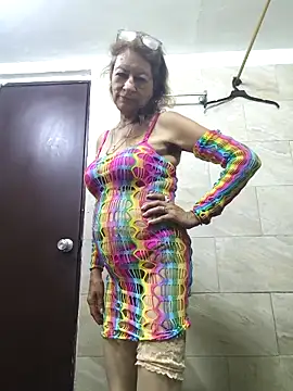 Snapshot of MaryLunne chatting on November 12, 2025, 11:32 am MaryLunne online show from November 12, 2025, 11:32 am