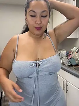 Snapshot of latina_curvy22 chatting on September 18, 2025, 7:16 pm latina curvy22 online show from September 18, 2025, 7:16 pm