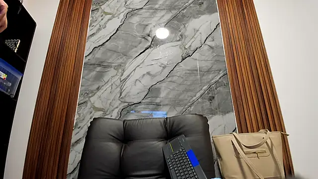 gisselle21 online show from October 22, 2025, 8:03 am