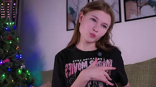 LynHillaire online show from December 15, 2025, 11:36 am