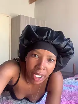 Snapshot of Pretty_Beauty chatting on October 15, 2025, 11:32 am Pretty Beauty online show from October 15, 2025, 11:32 am