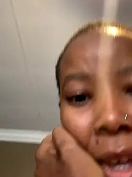 Snapshot of Pretty_Beauty chatting on November 18, 2025, 8:52 am Pretty Beauty online show from November 18, 2025, 8:52 am