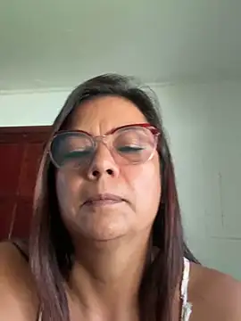 YadiraOrozco online show from November 24, 2025, 8:19 pm