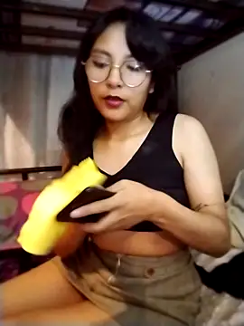 Snapshot of Regina_Shine chatting on October 17, 2025, 11:18 pm Regina Shine online show from October 17, 2025, 11:18 pm