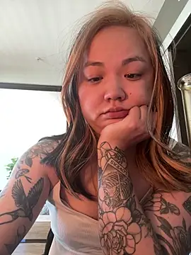 violet lin online show from April 10, 2026, 10:14 pm