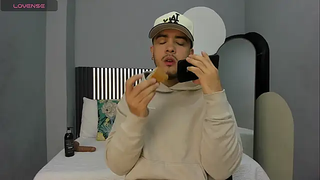 Andrew Lewiss online show from February 4, 2026, 2:45 pm