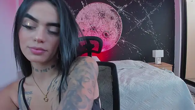 Snapshot of Luna-Evans chatting on September 17, 2025, 8:21 pm Luna-Evans online show from September 17, 2025, 8:21 pm