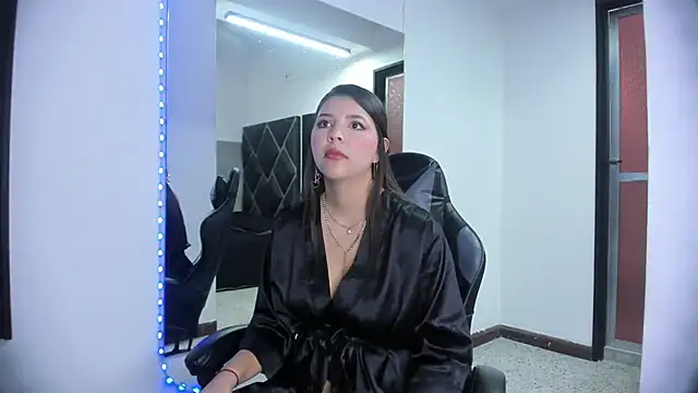 Snapshot of Charlotte-Star chatting on September 16, 2025, 7:37 pm Charlotte-Star online show from September 16, 2025, 7:37 pm