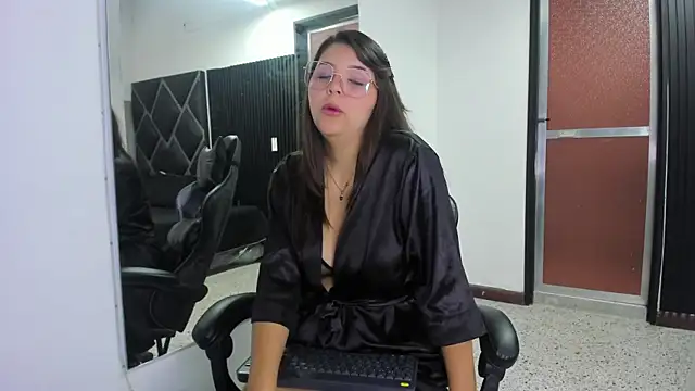 Snapshot of Charlotte-Star chatting on September 29, 2025, 8:02 pm Charlotte-Star online show from September 29, 2025, 8:02 pm