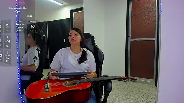 Snapshot of Charlotte-Star chatting on October 2, 2025, 8:27 pm Charlotte-Star online show from October 2, 2025, 8:27 pm