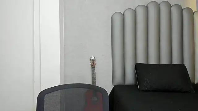 Snapshot of Charlotte-Star chatting on October 29, 2025, 8:21 pm Charlotte-Star online show from October 29, 2025, 8:21 pm