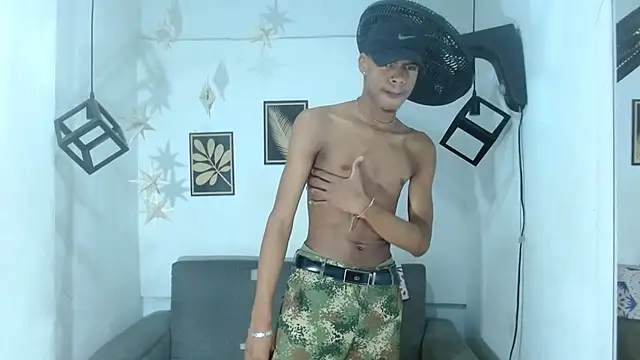 Snapshot of criss_zuri chatting on September 12, 2025, 11:43 am criss zuri online show from September 12, 2025, 11:43 am