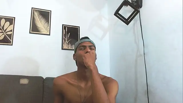 Snapshot of criss_zuri chatting on September 19, 2025, 11:44 am criss zuri online show from September 19, 2025, 11:44 am