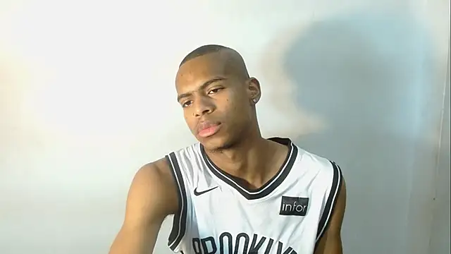 Snapshot of criss_zuri chatting on October 14, 2025, 11:44 am criss zuri online show from October 14, 2025, 11:44 am