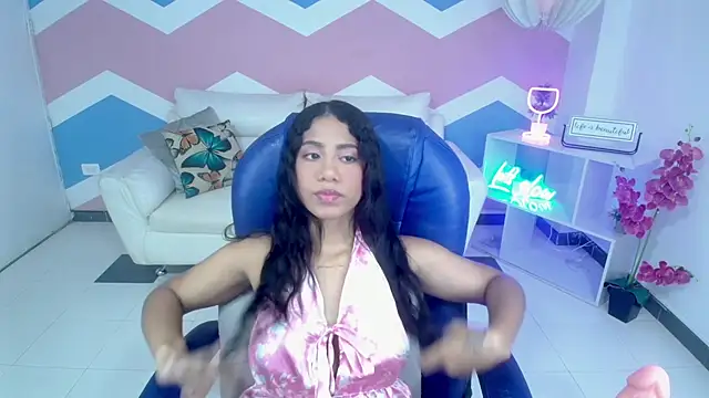 tiny luxe online show from September 12, 2025, 11:48 pm