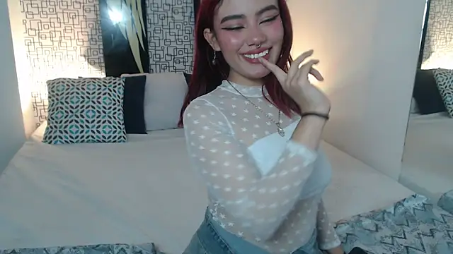 MIA COLLLINS1 online show from September 11, 2025, 2:06 pm