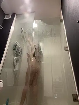 Snapshot of reinalatinaVIP chatting on April 3, 2026, 10:41 pm reinalatinaVIP online show from April 3, 2026, 10:41 pm