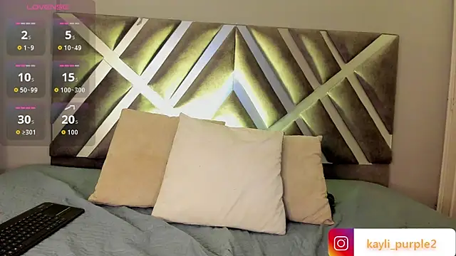 Snapshot of kaylii_purple chatting on October 11, 2025, 4:12 am kaylii purple online show from October 11, 2025, 4:12 am