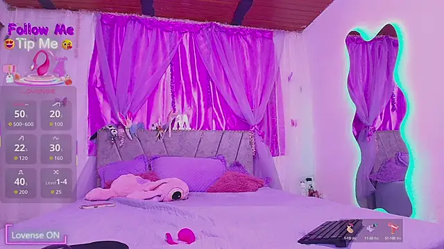 Snapshot of MeganRouss74 chatting on October 12, 2025, 11:53 am MeganRouss74 online show from October 12, 2025, 11:53 am