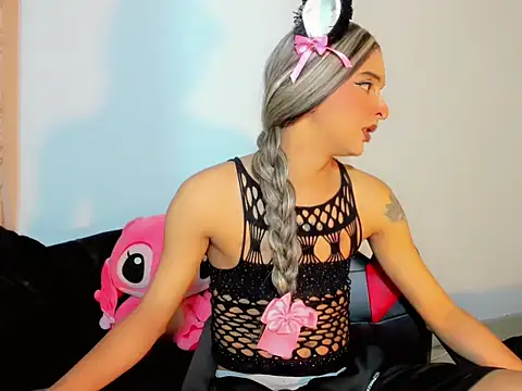 Snapshot of MIA_HOT23CM_S7S chatting on October 10, 2025, 1:54 pm MIA HOT23CM S7S online show from October 10, 2025, 1:54 pm