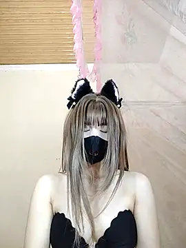 Snapshot of Helen69x chatting on October 16, 2025, 4:02 am Helen69x online show from October 16, 2025, 4:02 am