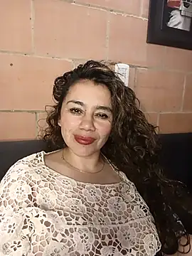 sexy-latina1 online show from October 26, 2025, 4:07 am