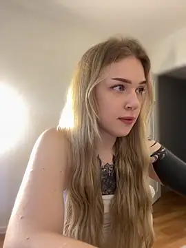 Snapshot of elliss_ chatting on September 9, 2025, 5:51 am elliss online show from September 9, 2025, 5:51 am